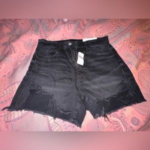 American Eagle black distressed jean shorts, size 6/28W
